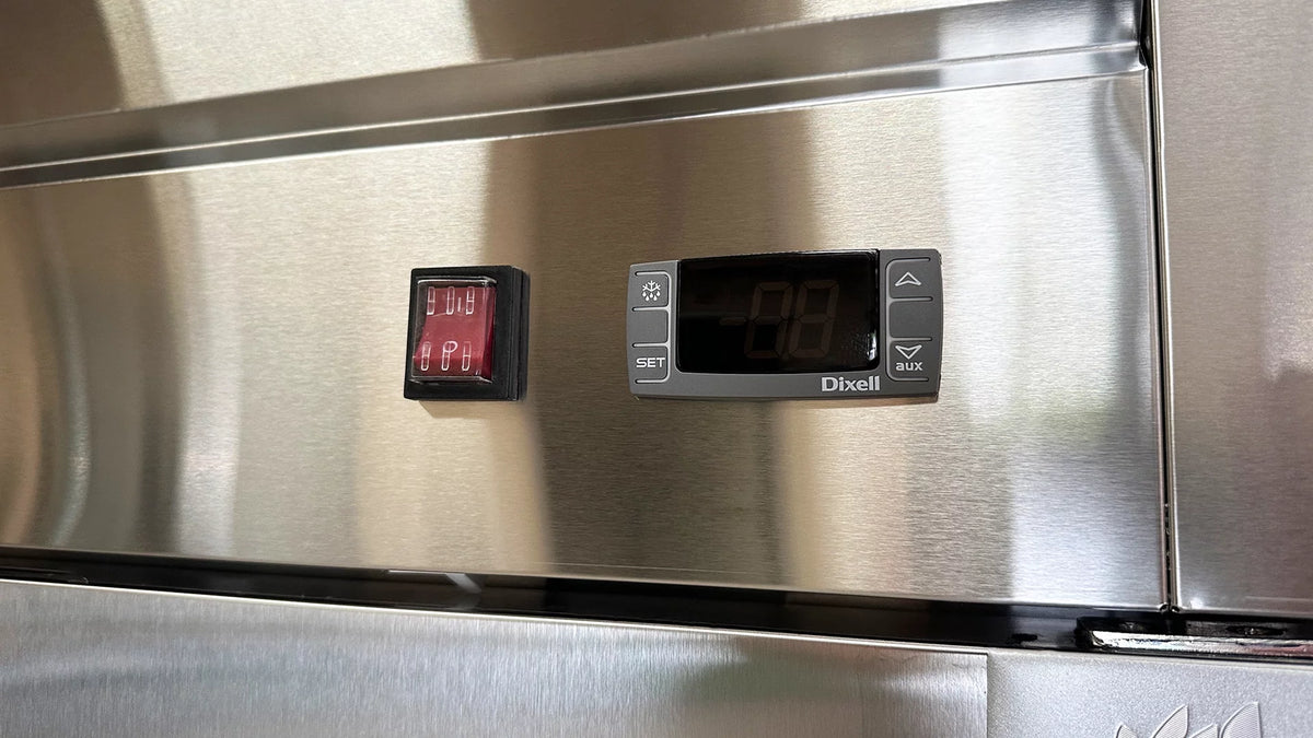 Solid Door Reach-In Freezer U4757