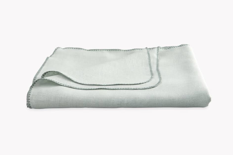 Opal Linen 108 in Round Tablecloth W593