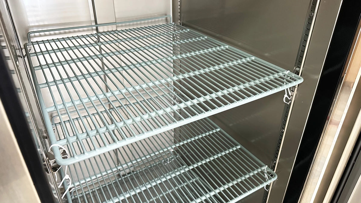 Solid Door Reach-In Freezer U4757