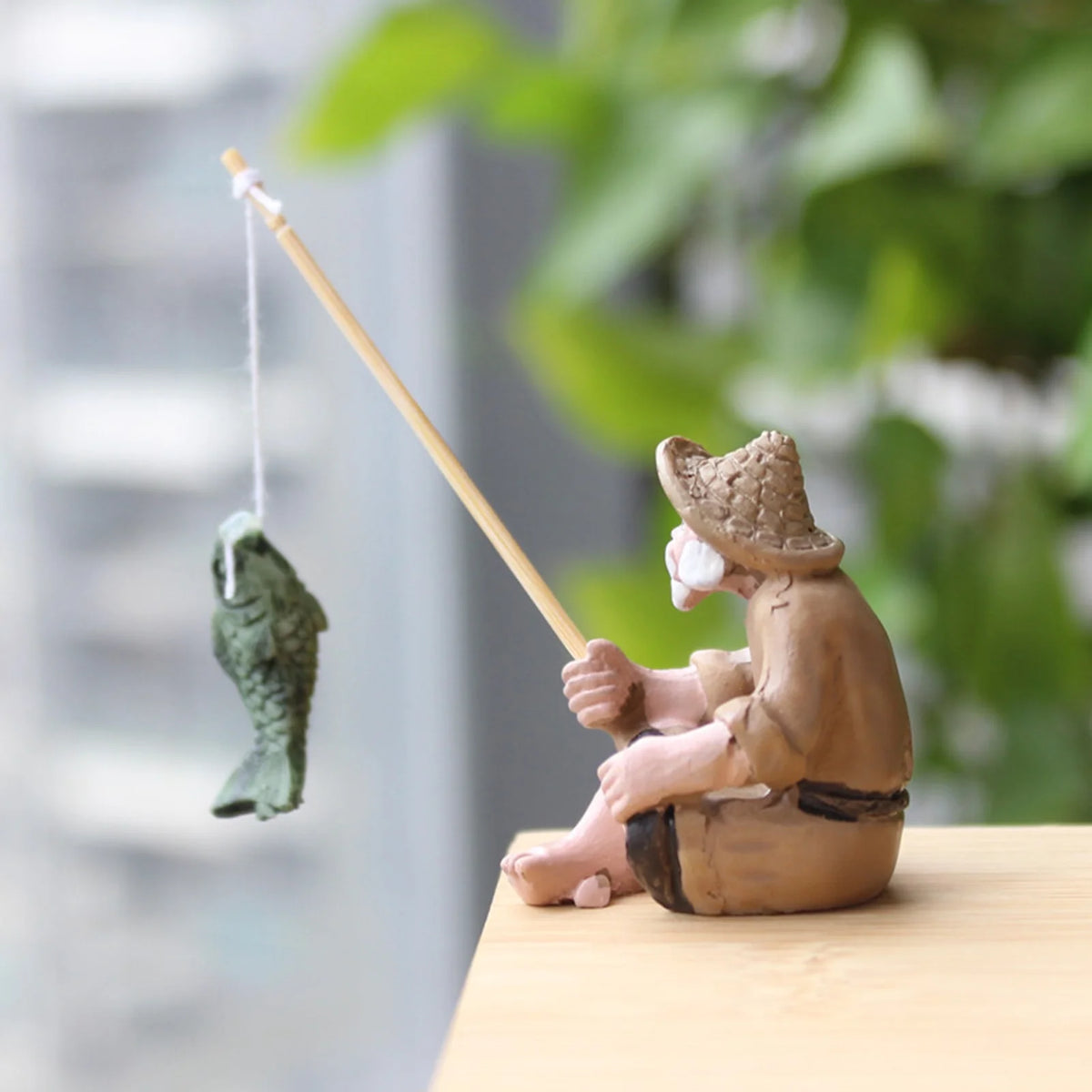 Miniature Resin Fishing Old Man Statue Aquarium Ornament C492