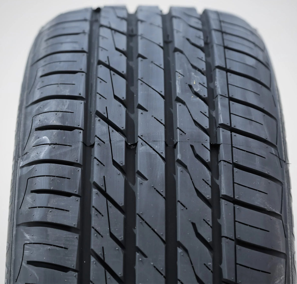 235/40R19 96 W All-Season B4127